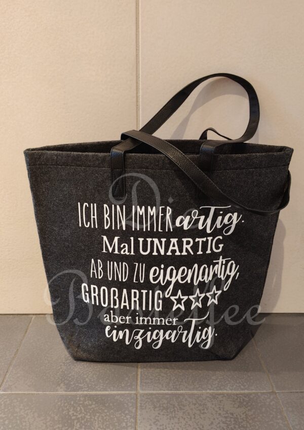 Achtung B-Ware! Filztasche groß ,,Einzigartig..." schief vernäht!